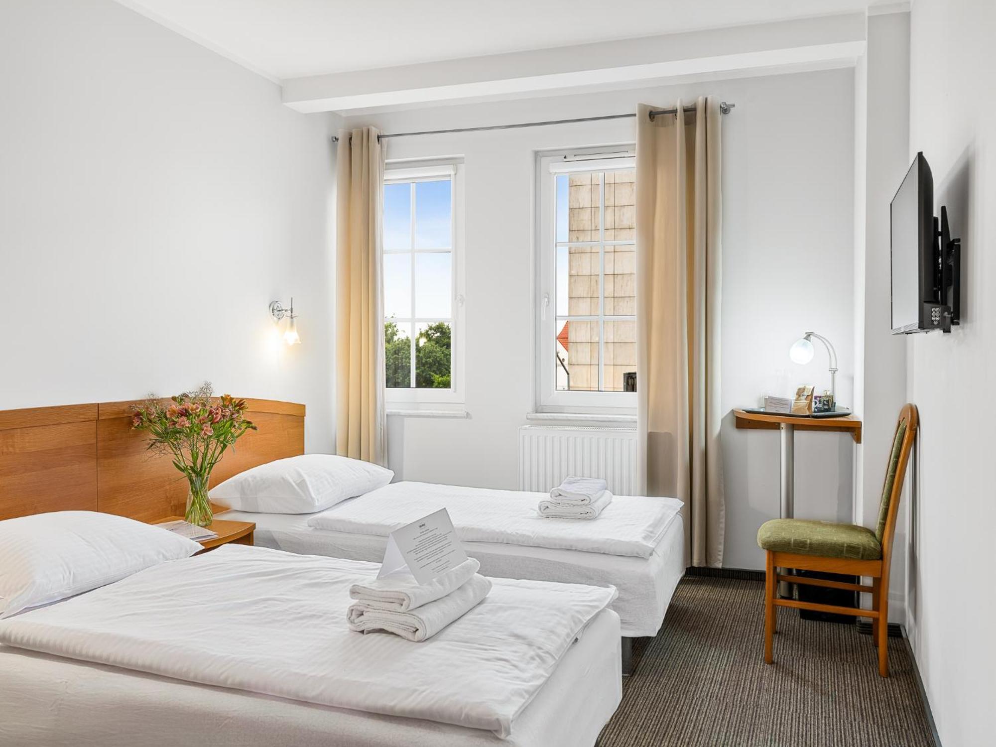 Sukiennice Hotel Хойнице Экстерьер фото
