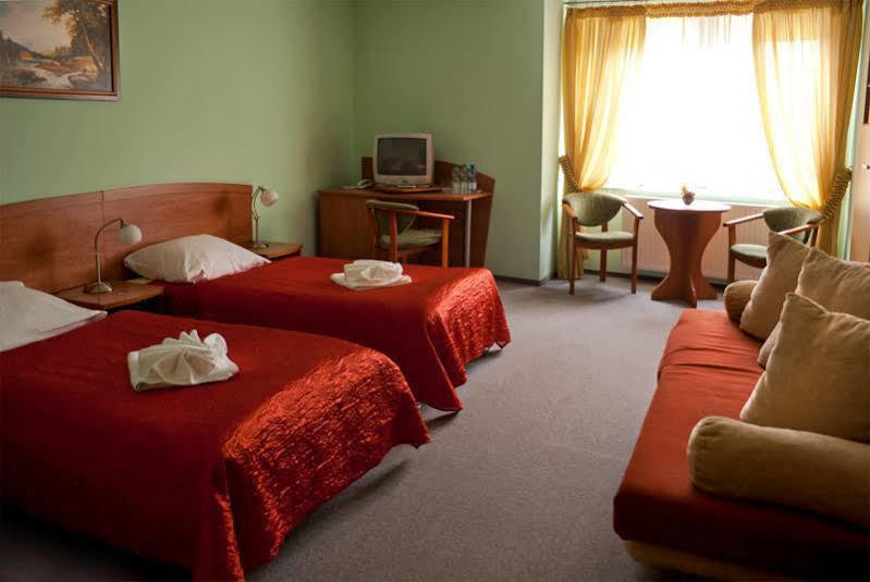 Sukiennice Hotel Хойнице Экстерьер фото