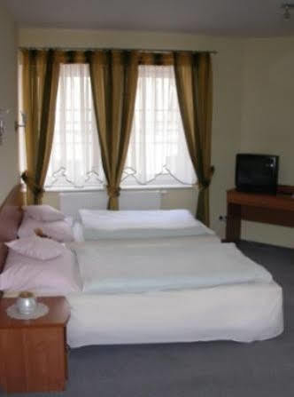 Sukiennice Hotel Хойнице Экстерьер фото