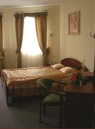 Sukiennice Hotel Хойнице Экстерьер фото